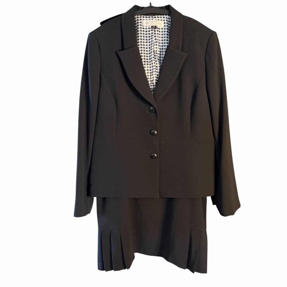 Tahari Arthur S Levine 2 pc Skirt Suit Set